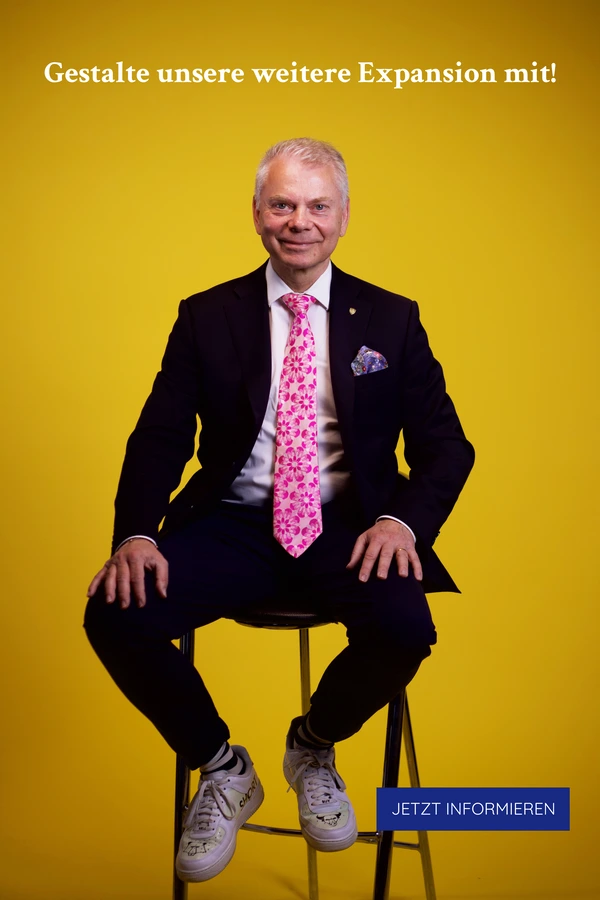 Dirk Meyer sitz auf einem Stuhl