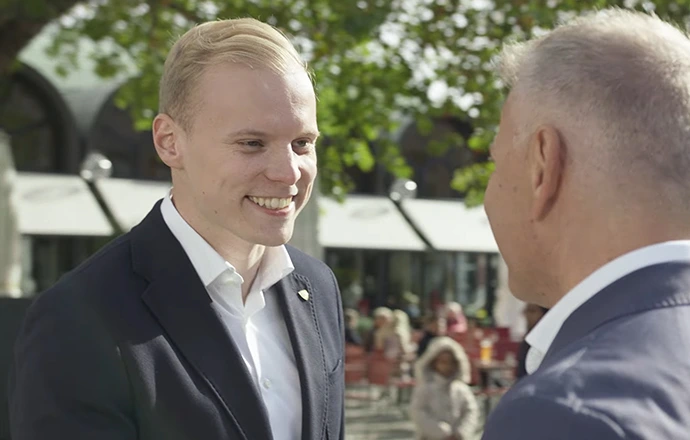 Wie Du ein Teil von uns wirst Junger Kollege wird als neues Teammitglied aufbenommen.